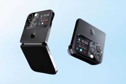 Deux iPhones pliables flottant sur un fond bleu clair.