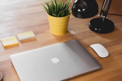 Pourquoi Apple délaisse le tactile sur les Mac et pourquoi cela pourrait changer dès 2025 !