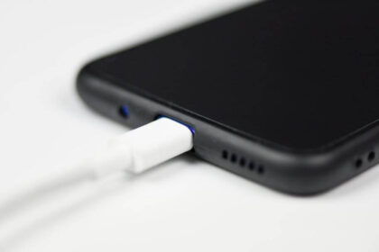 Connecteur de Charge : votre iPhone 7 ne se charge plus correctement ?