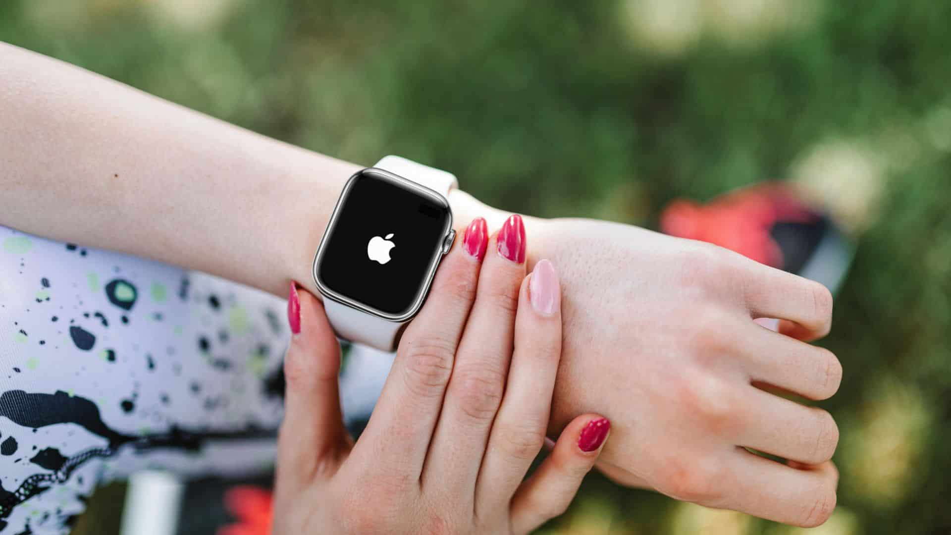 Apple Watch bloqué sur la pomme
